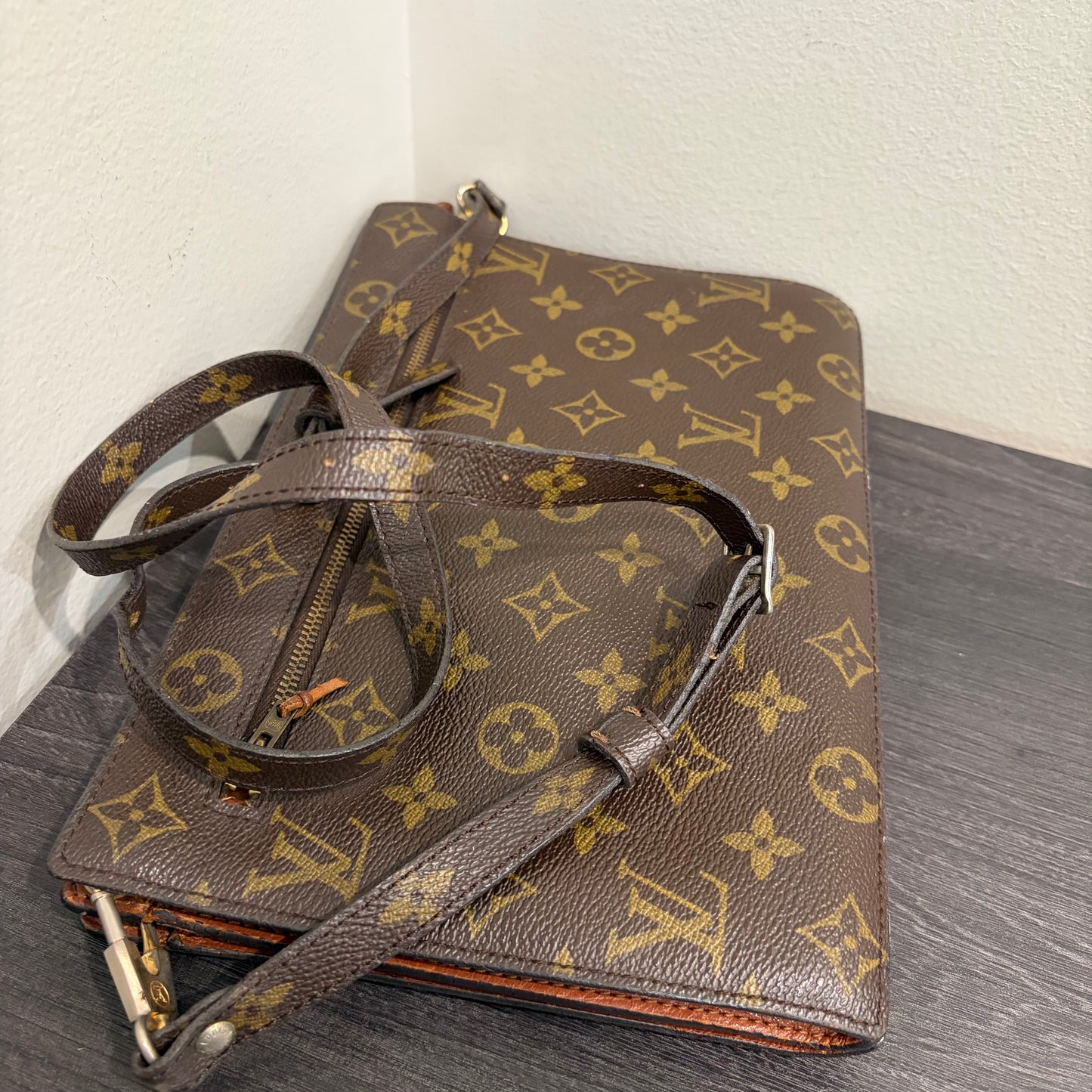 #8204 LOUIS VUITTON Vintage Sac Enghien (Rare Find!)