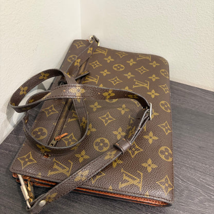 #8204 LOUIS VUITTON Vintage Sac Enghien (Rare Find!)