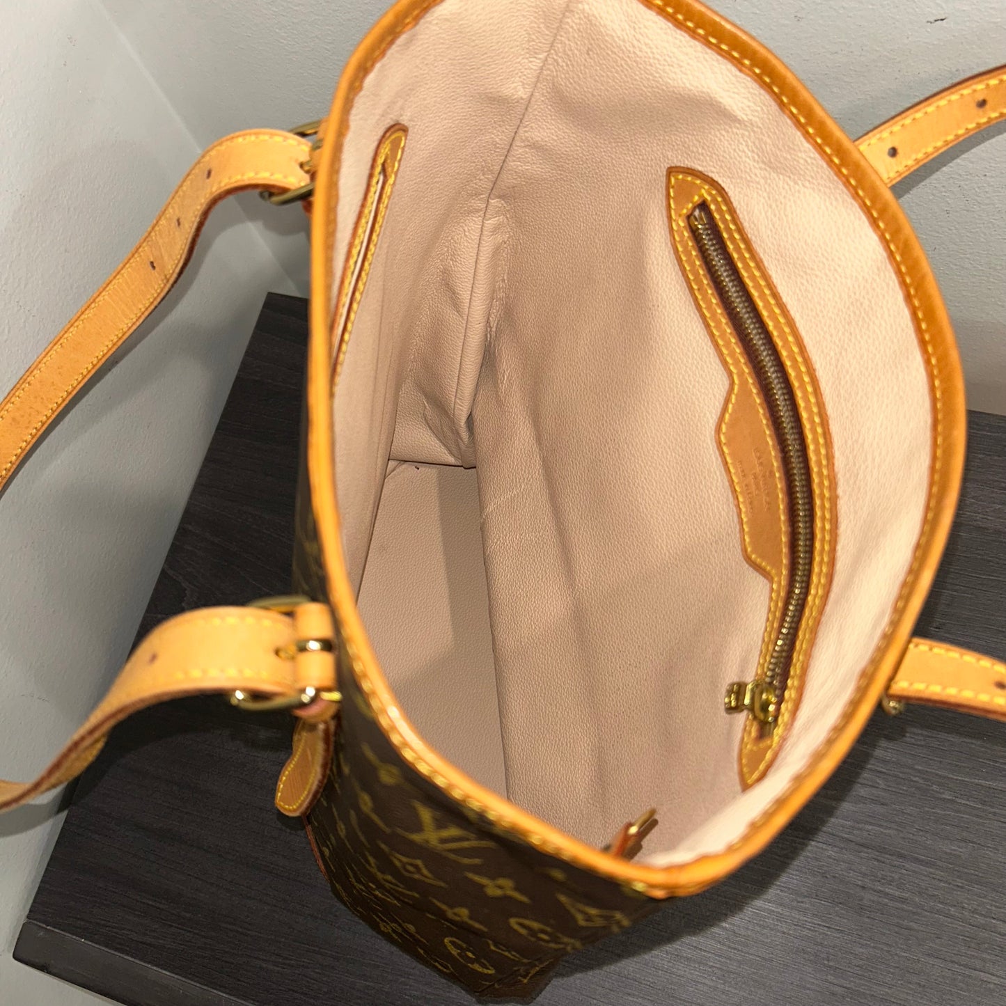 #318 LOUIS VUITTON Bucket GM