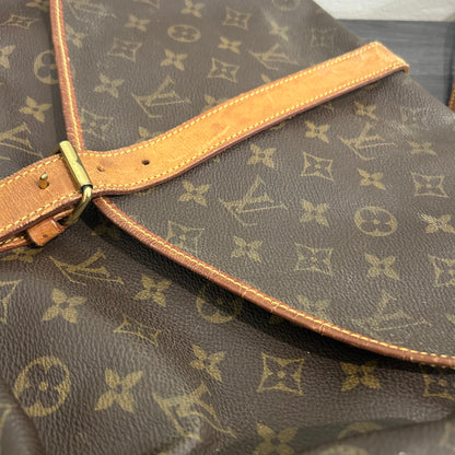#412 LOUIS VUITTON Samur 35