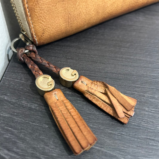 SOLD! Gucci Zippy Wallet