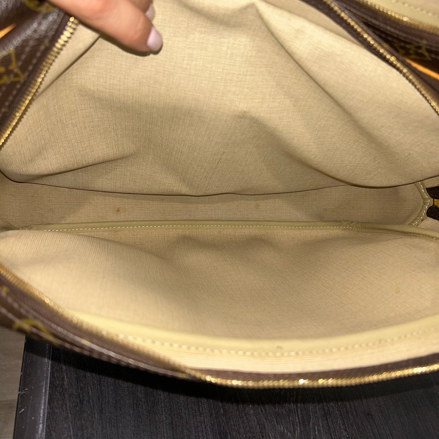 #203 LOUIS VUITTON Reporter GM