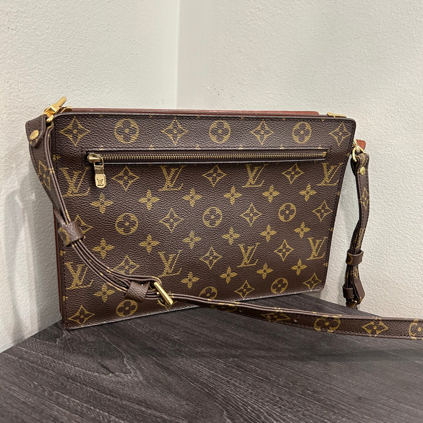 #211 RARE! LOUIS VUITTON Angian