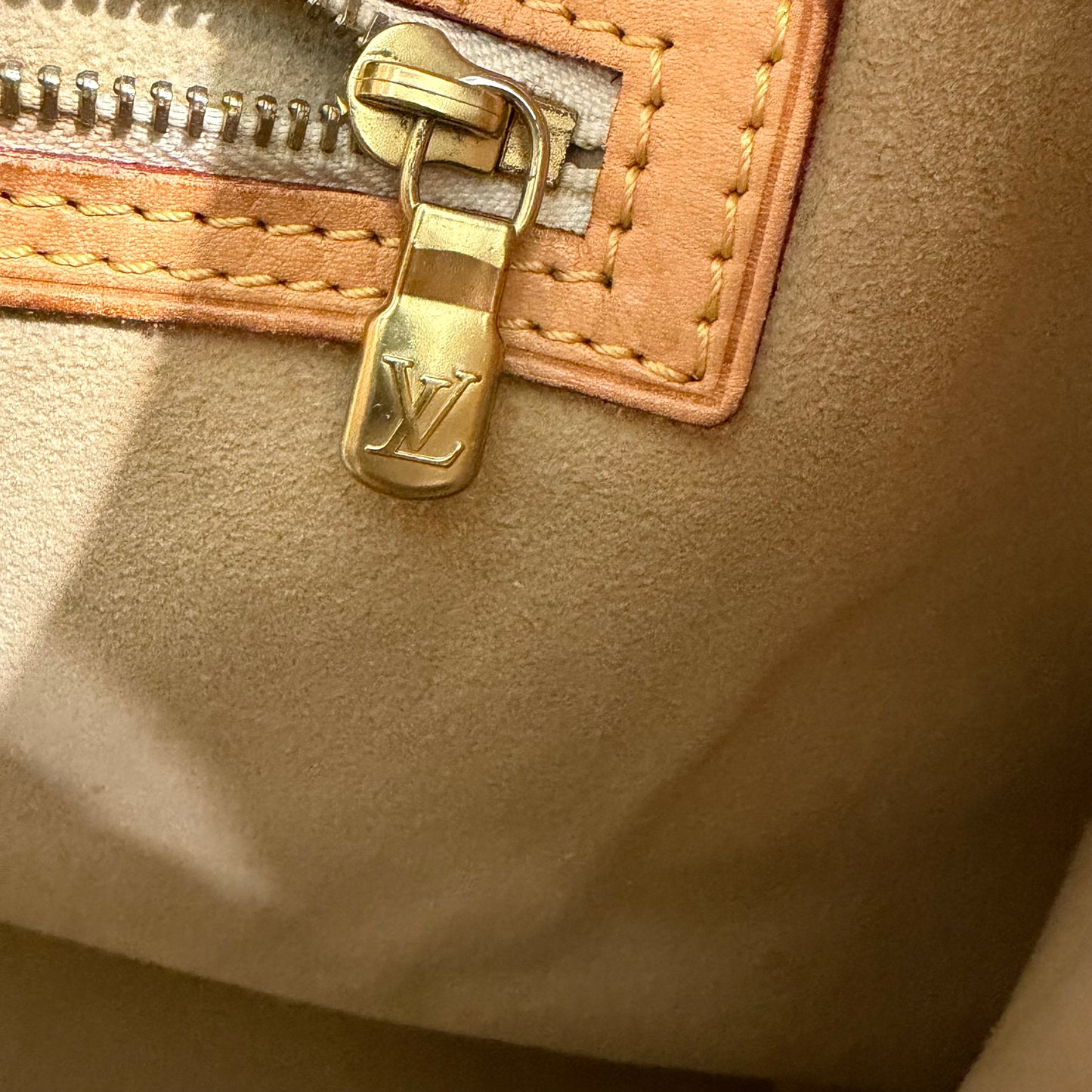#1107 LOUIS VUITTON Damier Hampstead MM