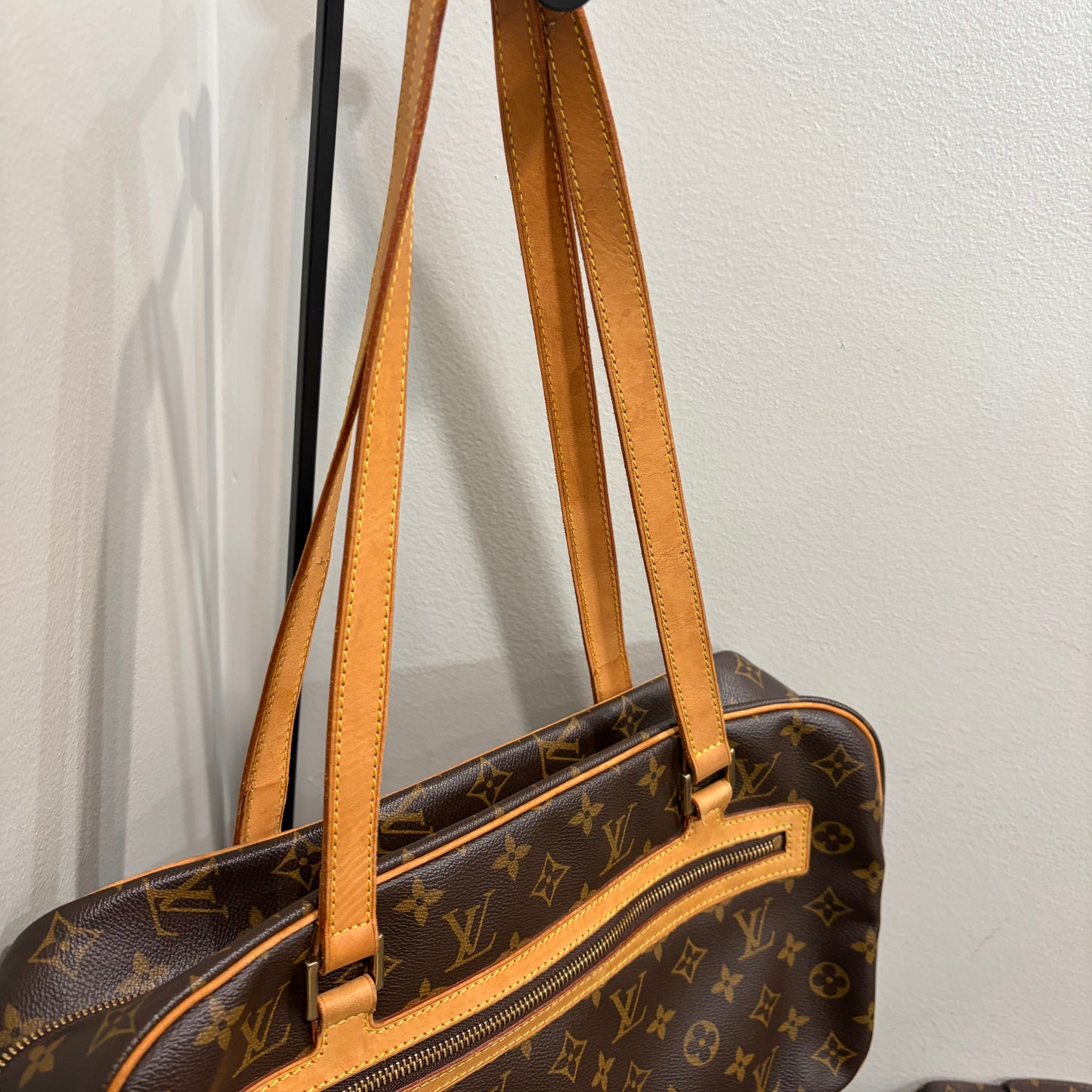 #8265 LOUIS VUITTON Cite GM