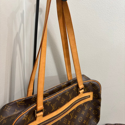 #8265 LOUIS VUITTON Cite GM