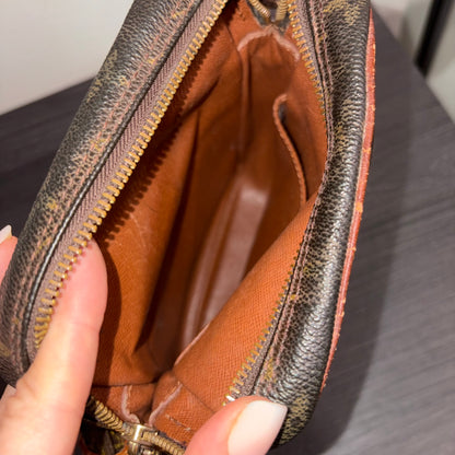 8911 LOUIS VUITTON Monogram Amazone MM Crossbody