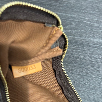 1117 LOUIS VUITTON Pochette