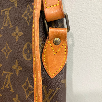 #3206 LOUIS VUITTON  Monogram  Gibeciere GM
