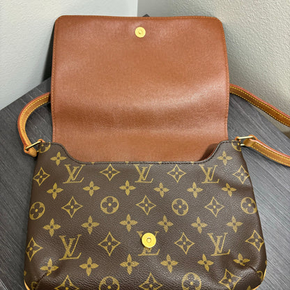 #226 LOUIS VUITTON Musette Tango Short