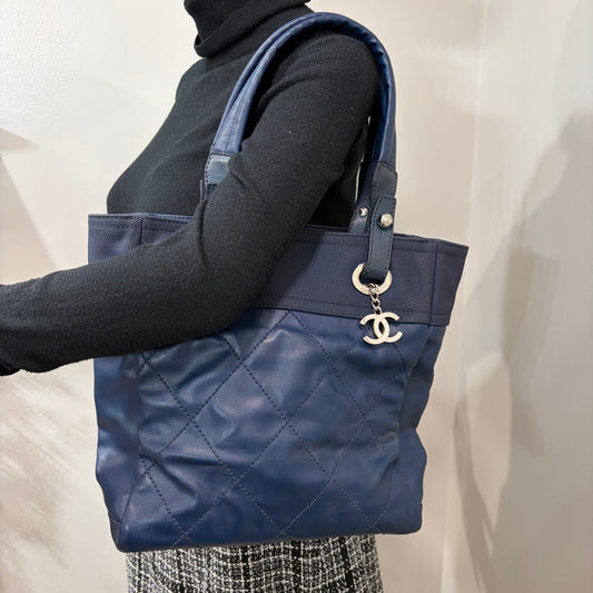 8894 CHANEL Quilted Navy Biarritz Tote