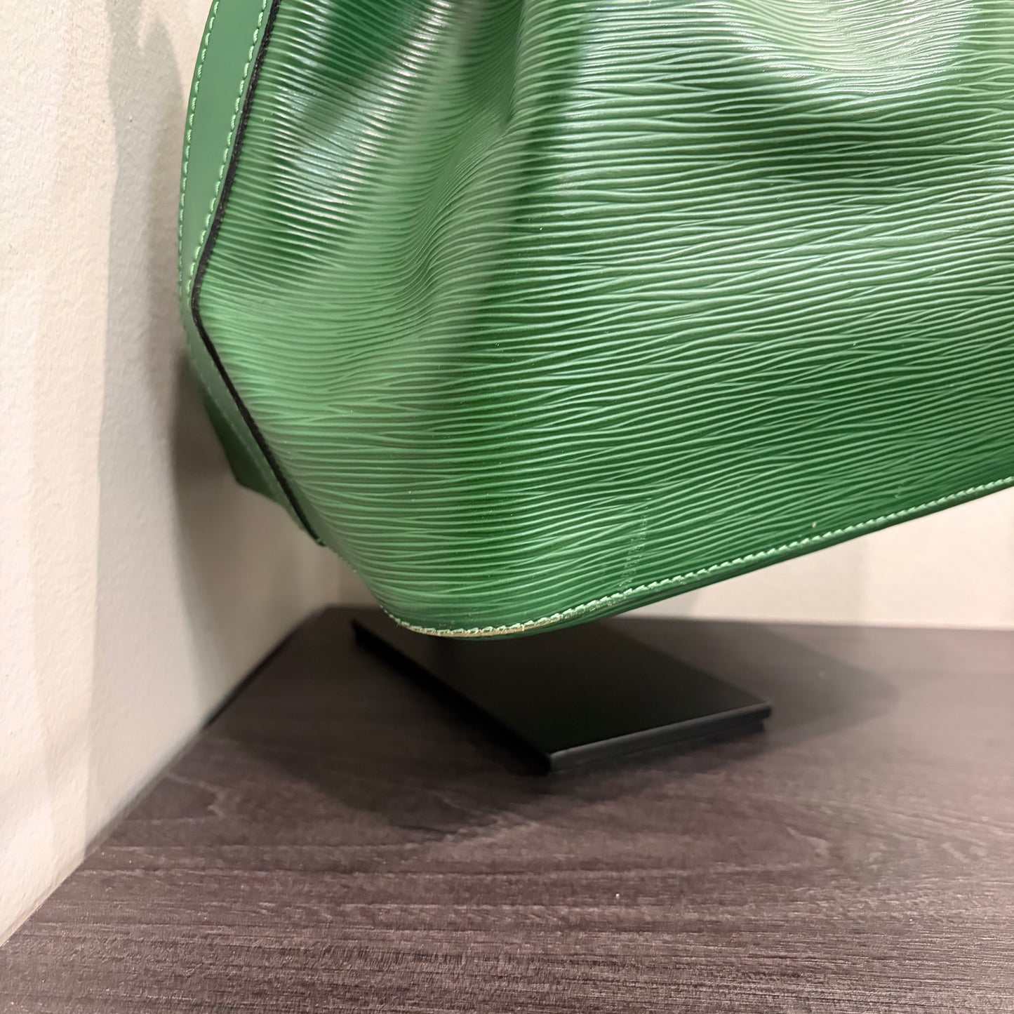 #8257 LOUIS VUITTON Green Petit Noe