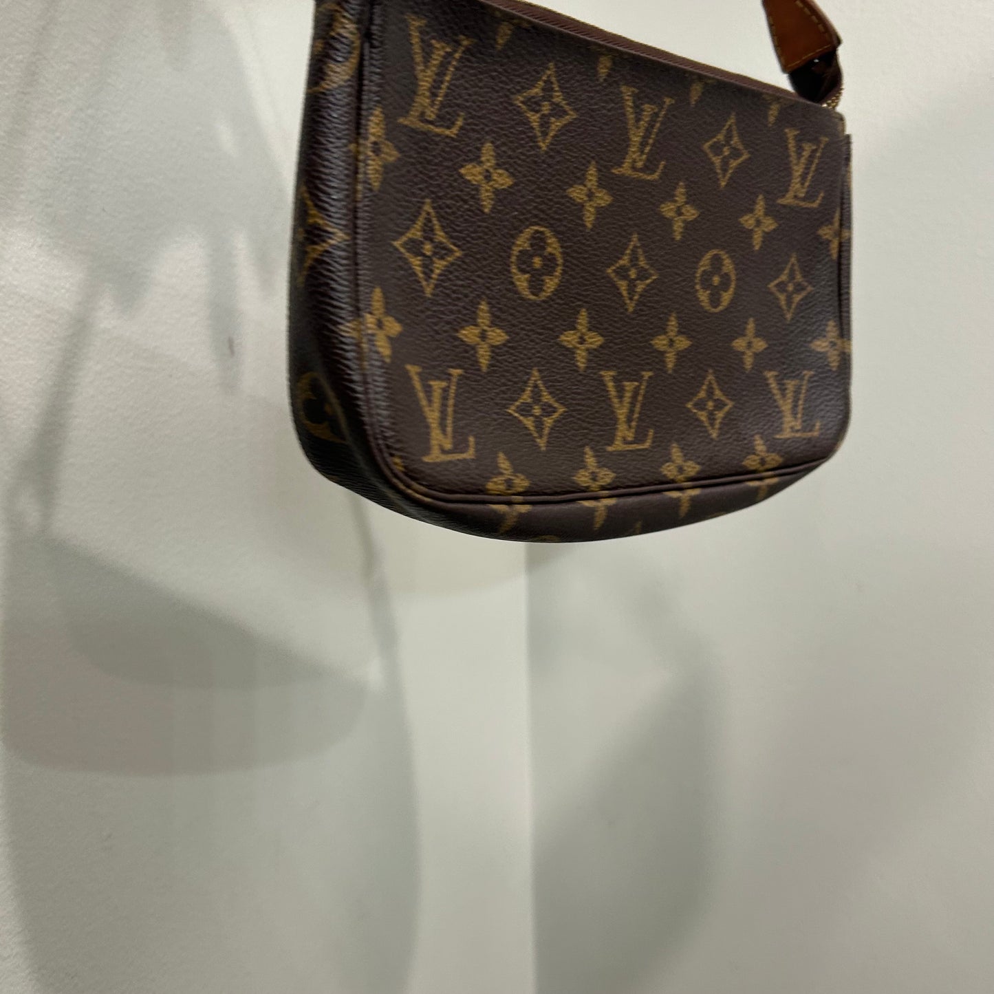 #306 LOUIS VUITTON Pochette