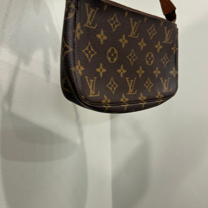 #306 LOUIS VUITTON Pochette