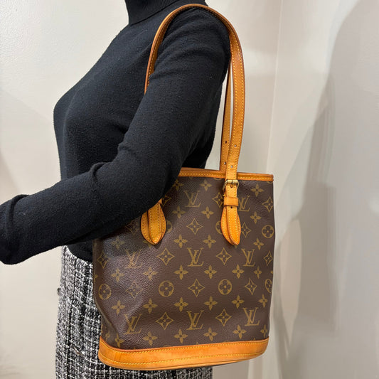 #1710 LOUIS VUITTON Monogram Bucket PM