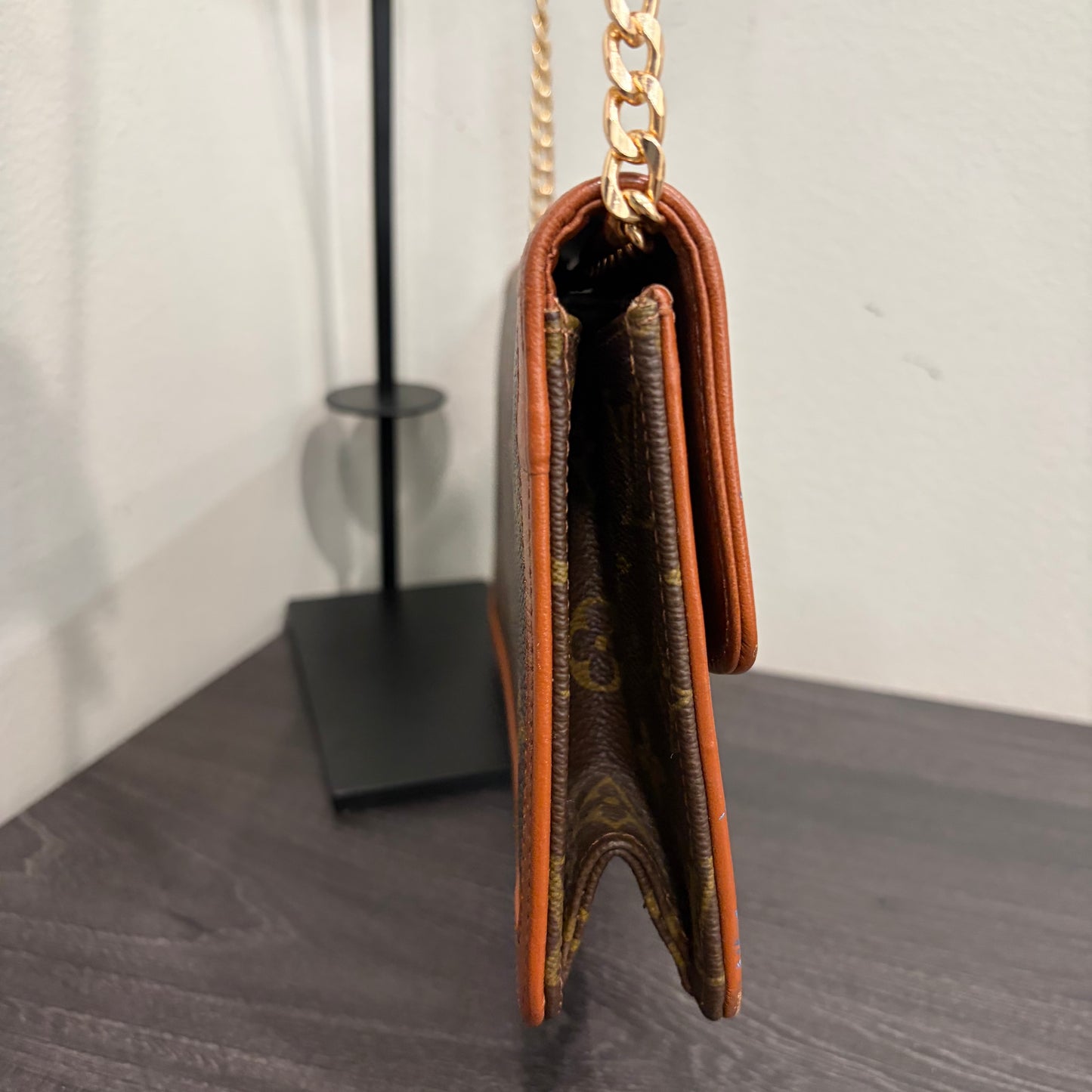 #8278 LOUIS VUITTON Monogram Dame 26