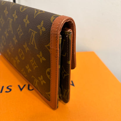 #8242 LOUIS VUITTON Monogram Dame 26 with Removable Chain