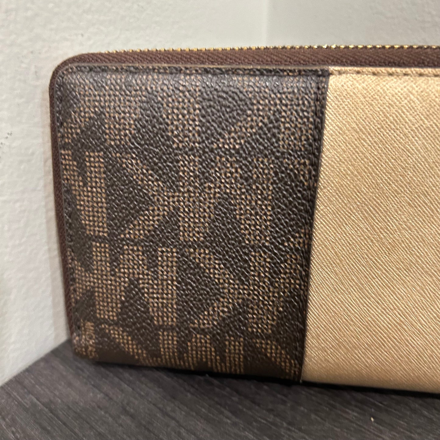 CLEARANCE Michael Kors Zip Wallet