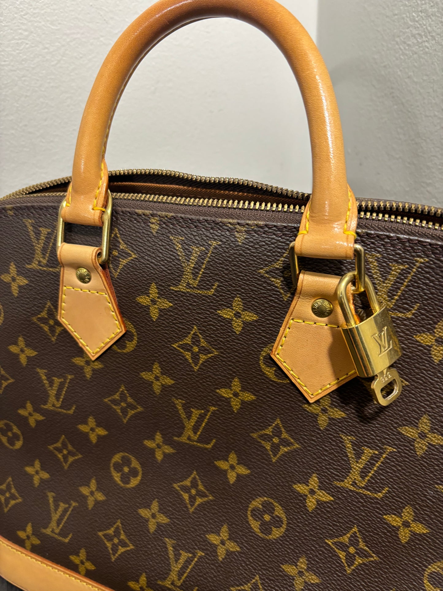 #224 LOUIS VUITTON Alma