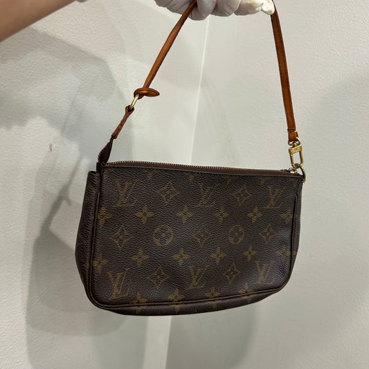 #311 LOUIS VUITTON Pochette