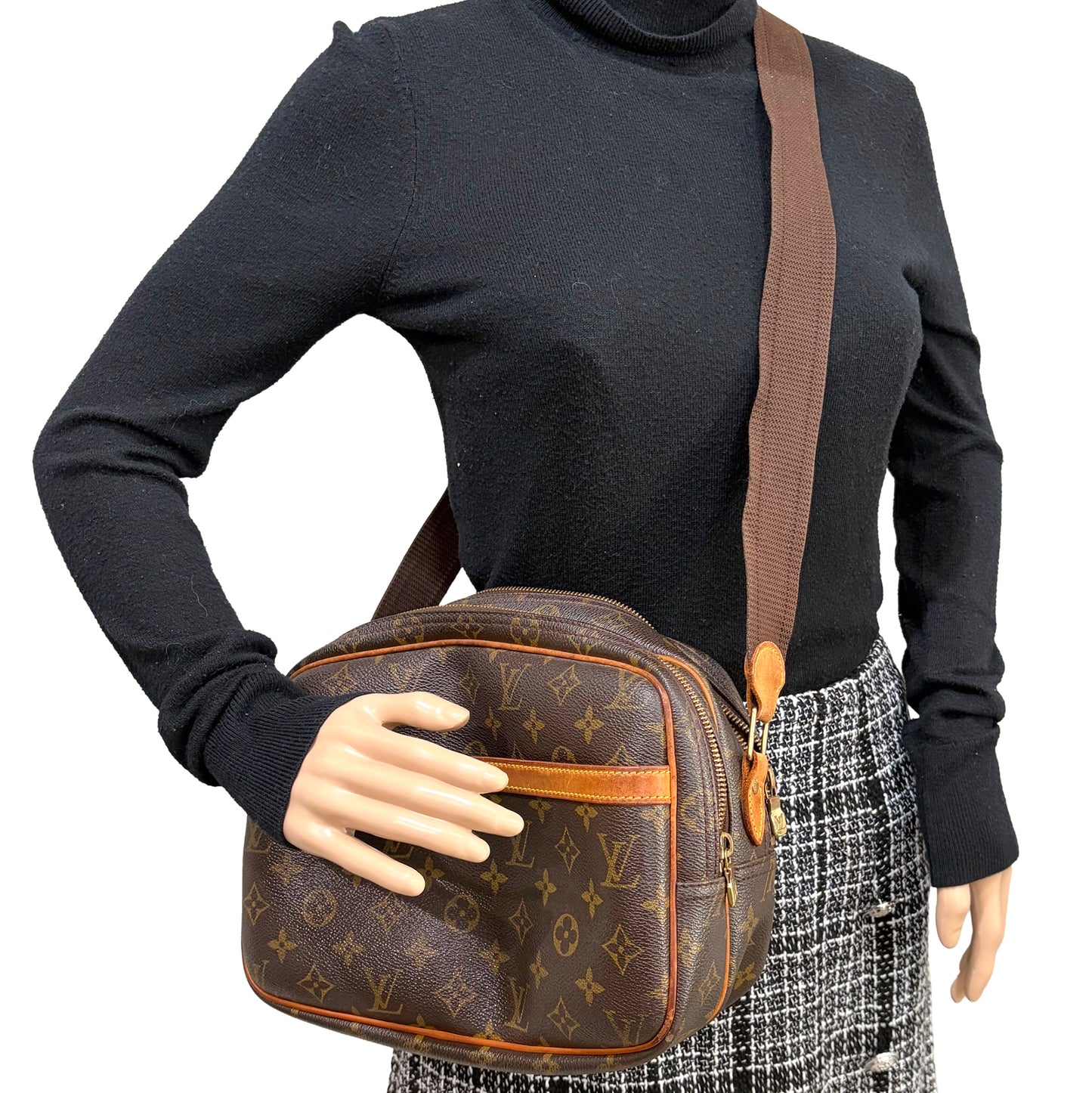 #8255 LOUIS VUITTON Reporter PM (Cig Odor)