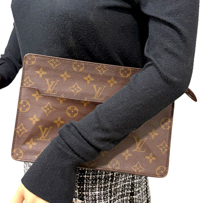 BF-04 LOUIS VUITTON Clutch