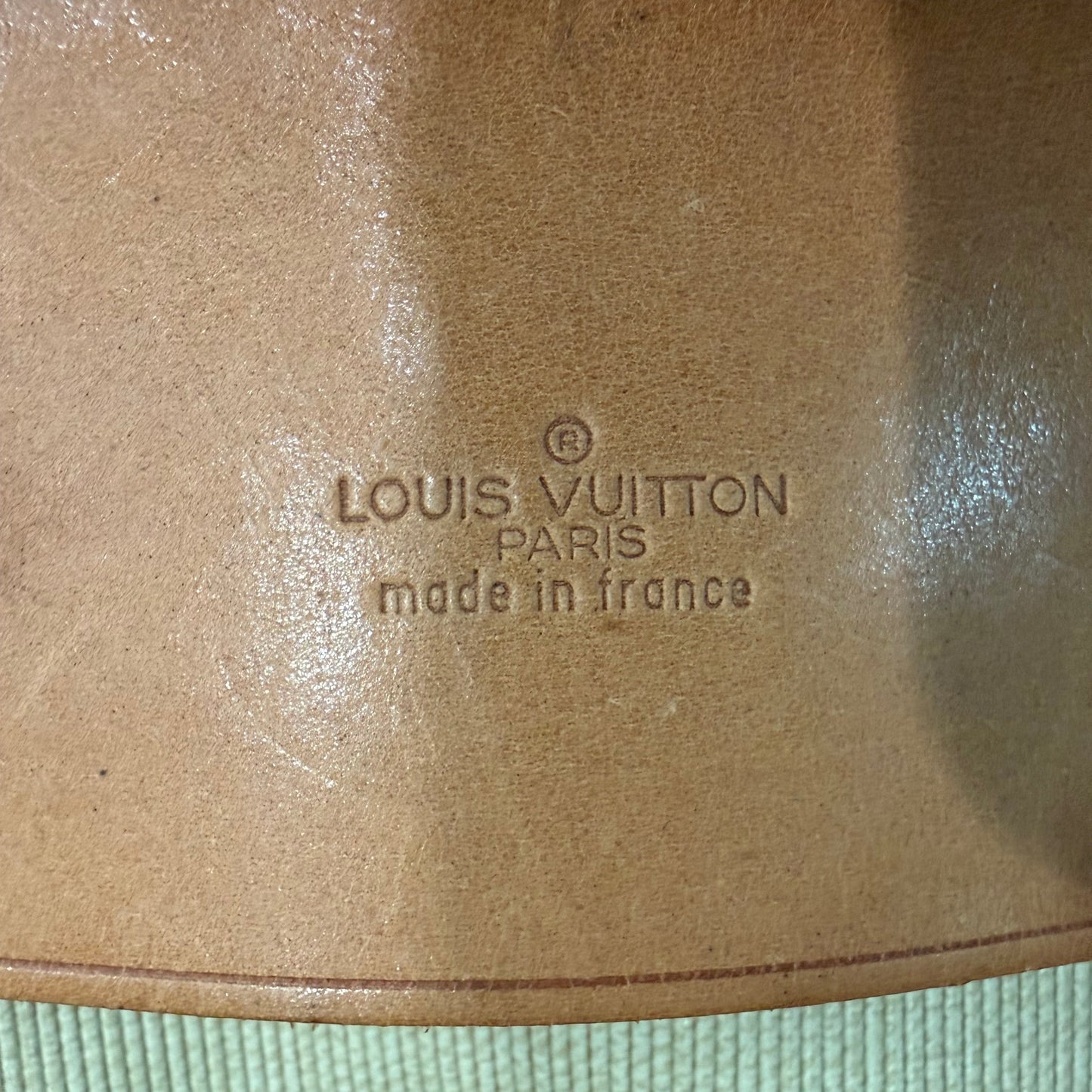 8863 LOUIS VUITTON Sirius 50 Luggage