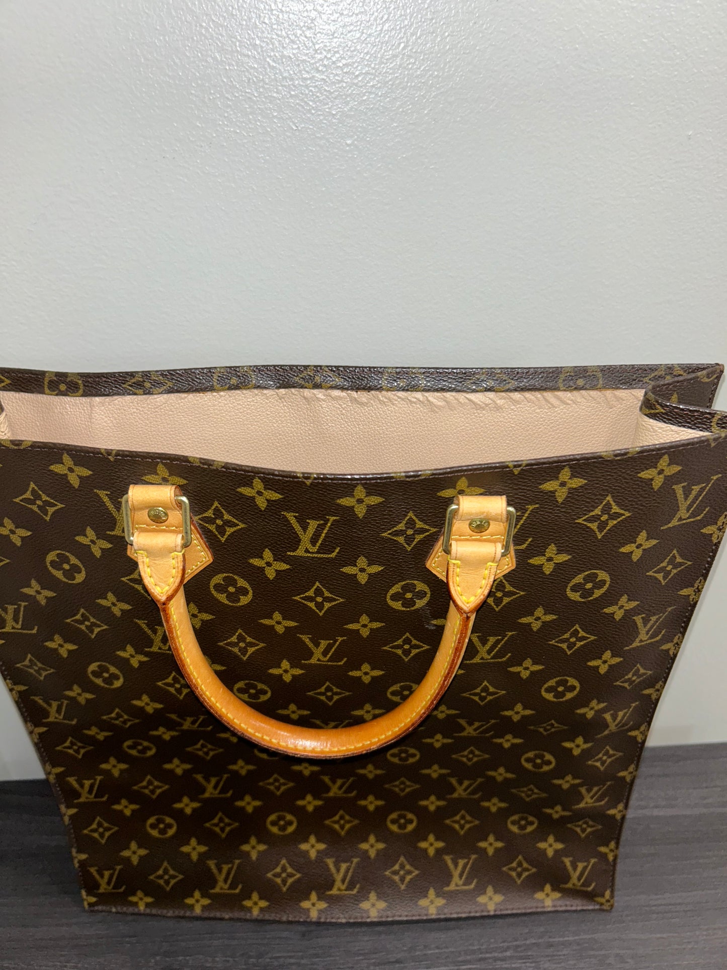 SOLD! Louis Vuitton Monogram Sac Plat