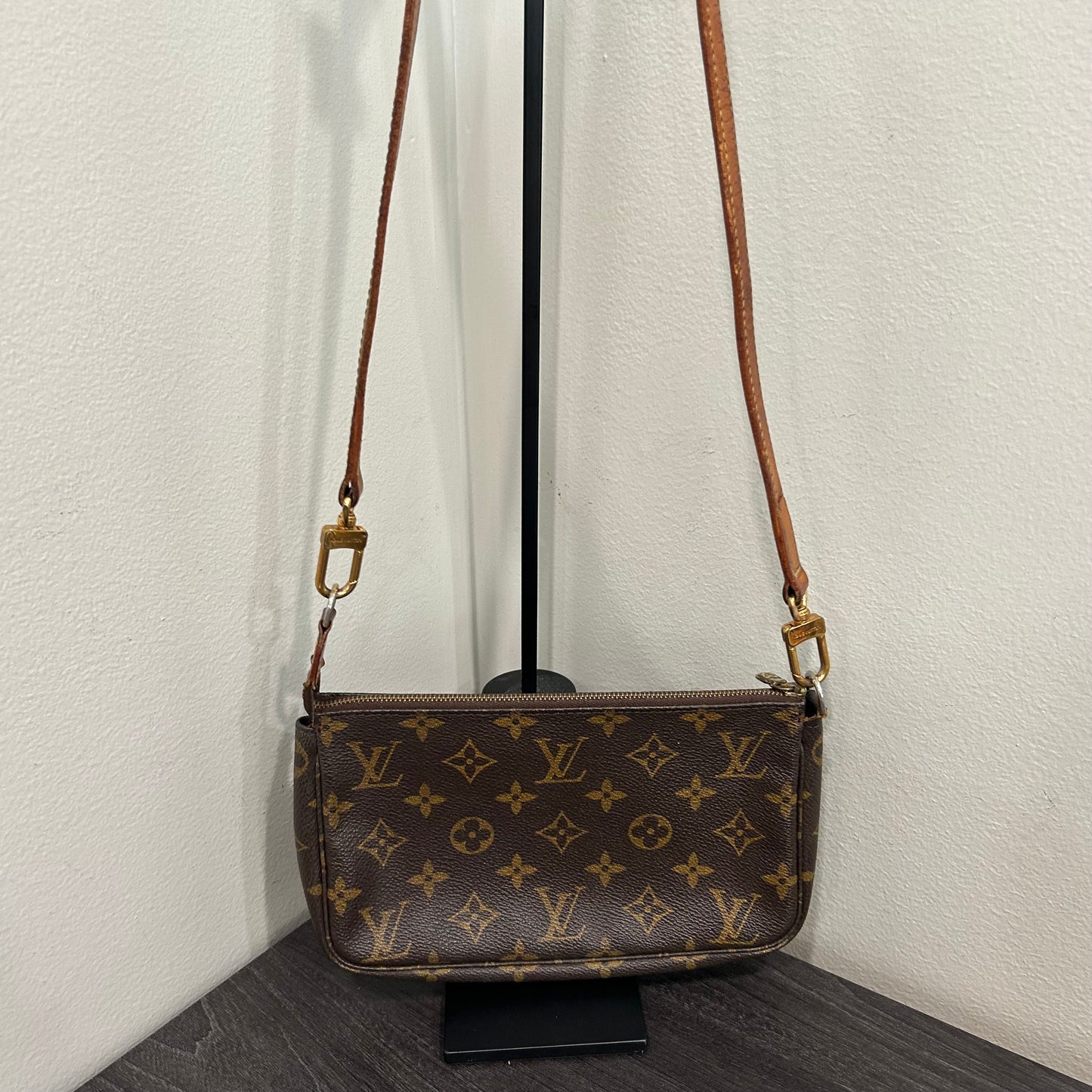 1058 LOUIS VUITTON Pochette