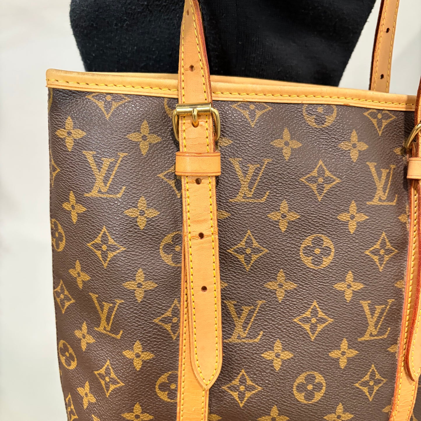 #8240 LOUIS VUITTON Monogram Bucket GM