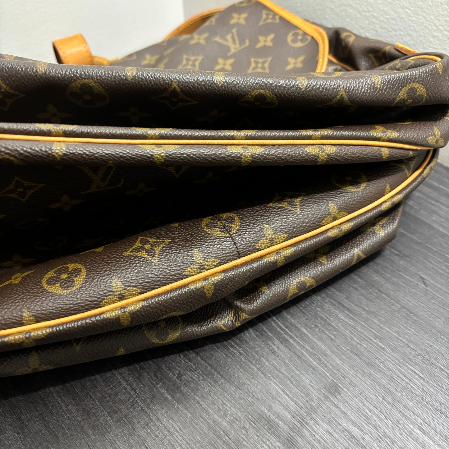 #245 LOUIS VUITTON Saumur 35 Crossbody