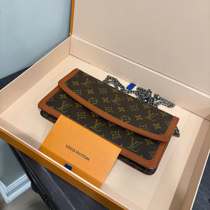 #8242 LOUIS VUITTON Monogram Dame 26 with Removable Chain