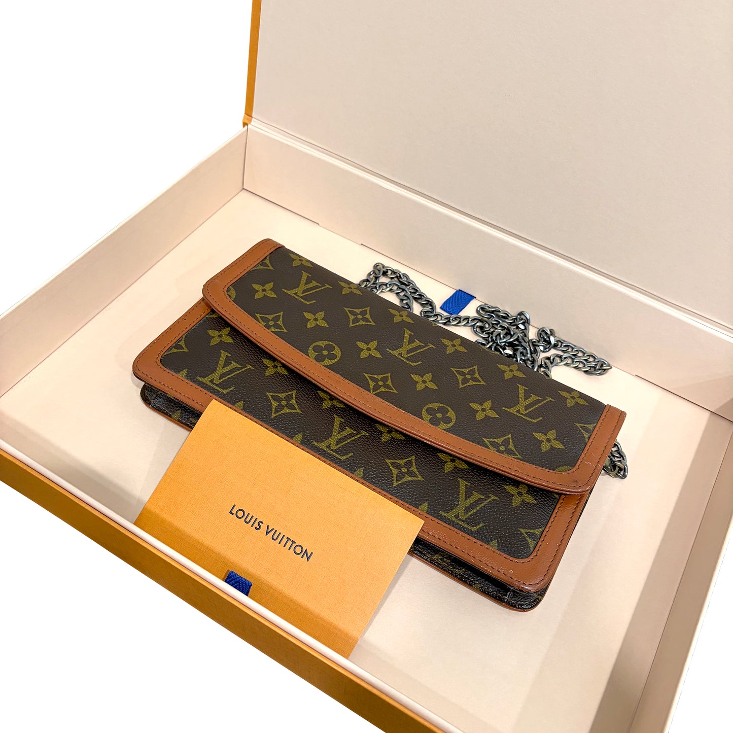 #8242 LOUIS VUITTON Monogram Dame 26 with Removable Chain