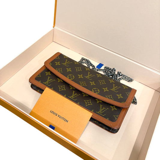#8242 LOUIS VUITTON Monogram Dame 26 with Removable Chain