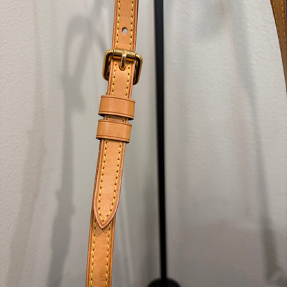 #8241 LOUIS VUITTON Amarante  Vernis Brea MM