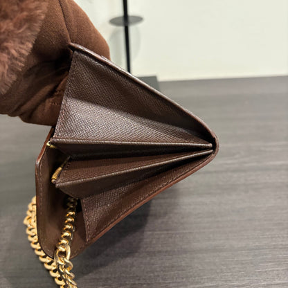 8859 LOUIS VUITTON Damier Ebene Sarah Wallet