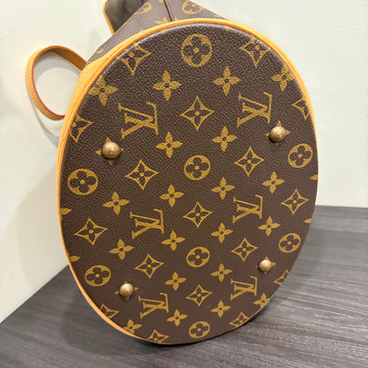 #8240 LOUIS VUITTON Monogram Bucket GM