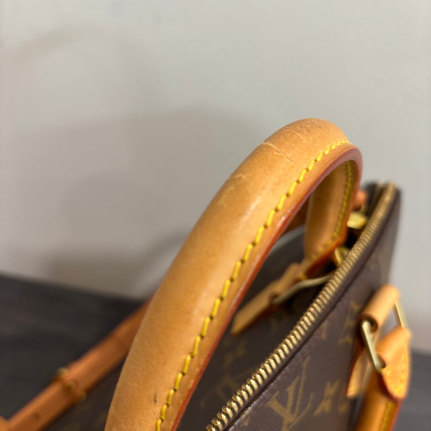 #350 LOUIS VUITTON Alma PM