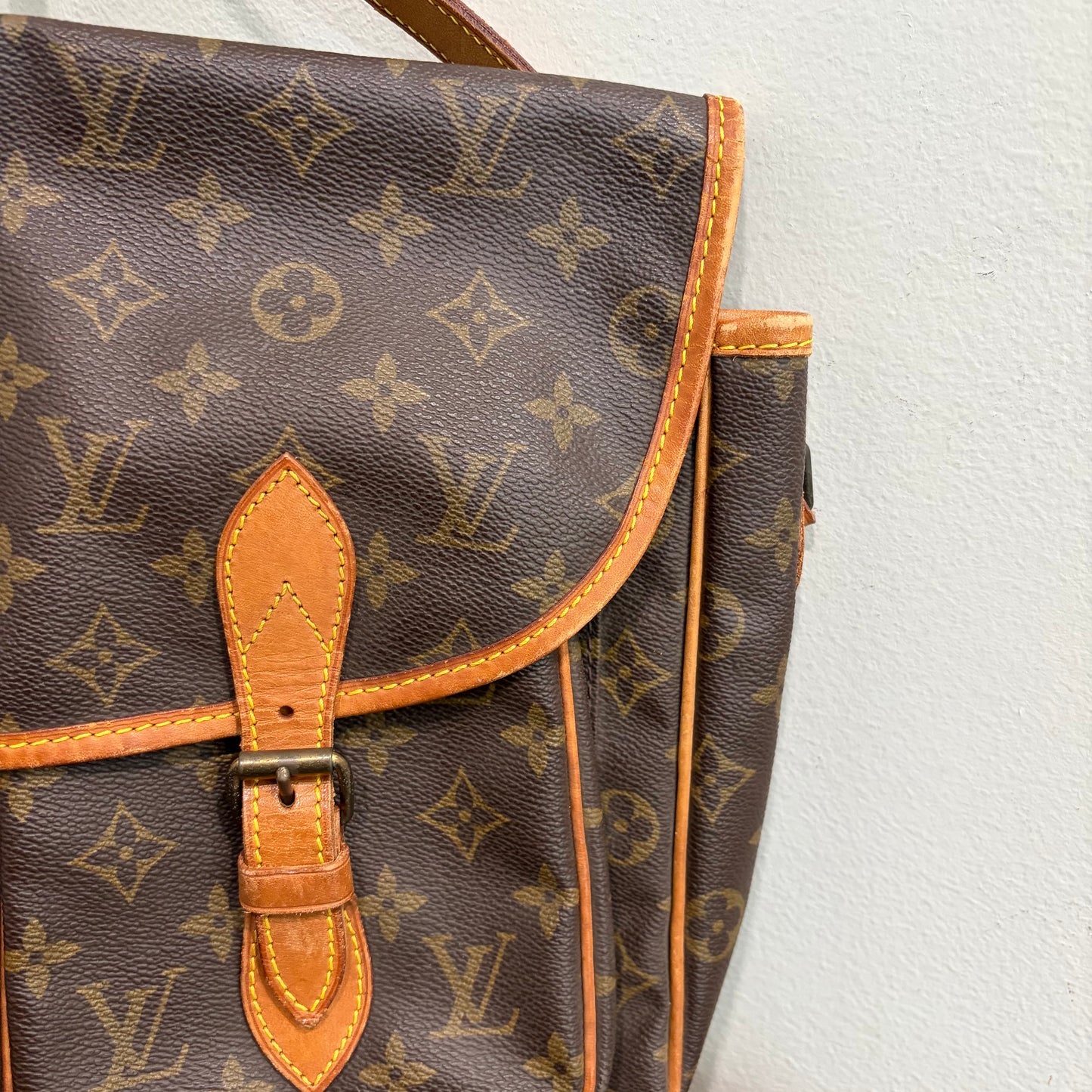 #3206 LOUIS VUITTON  Monogram  Gibeciere GM
