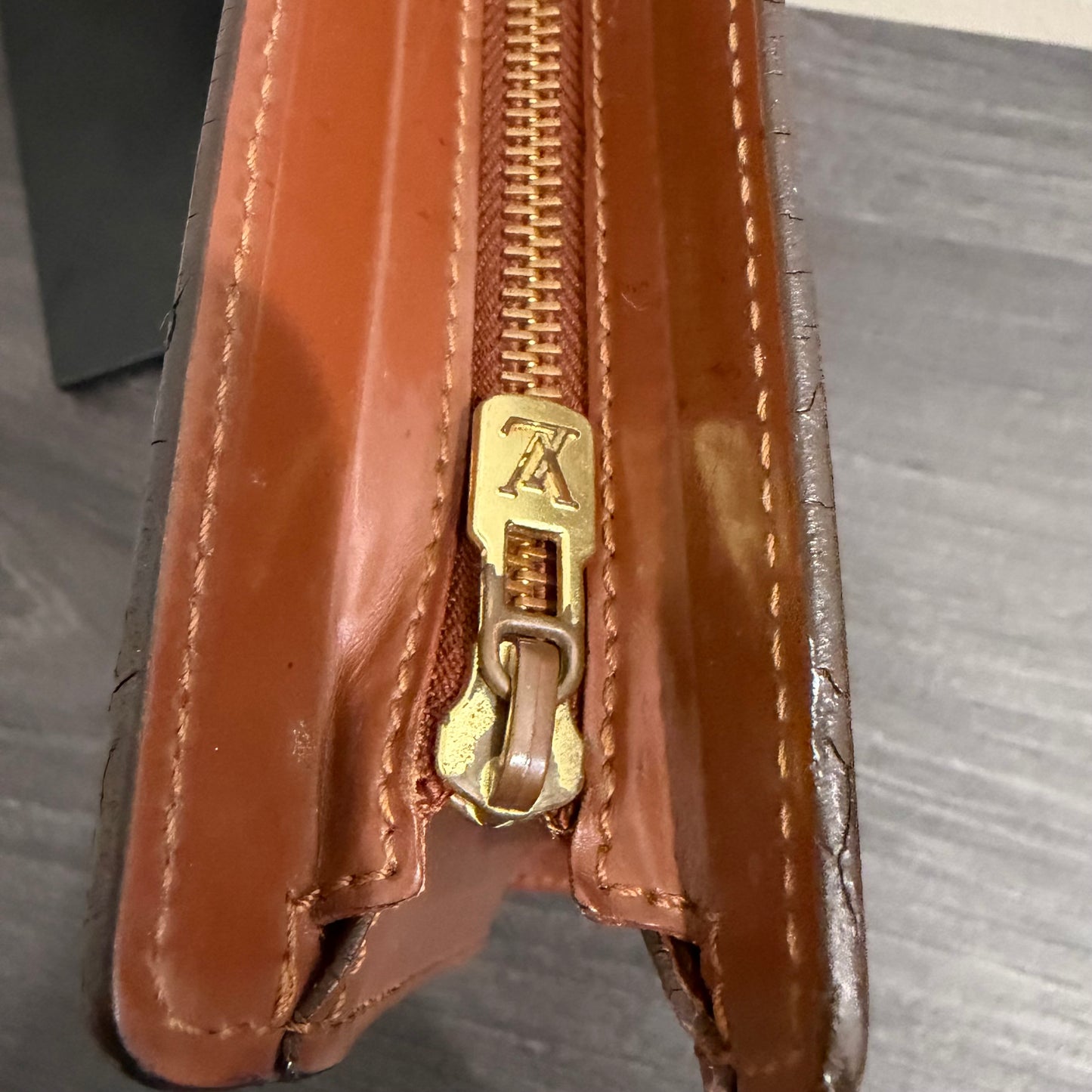 BF-04 LOUIS VUITTON Clutch