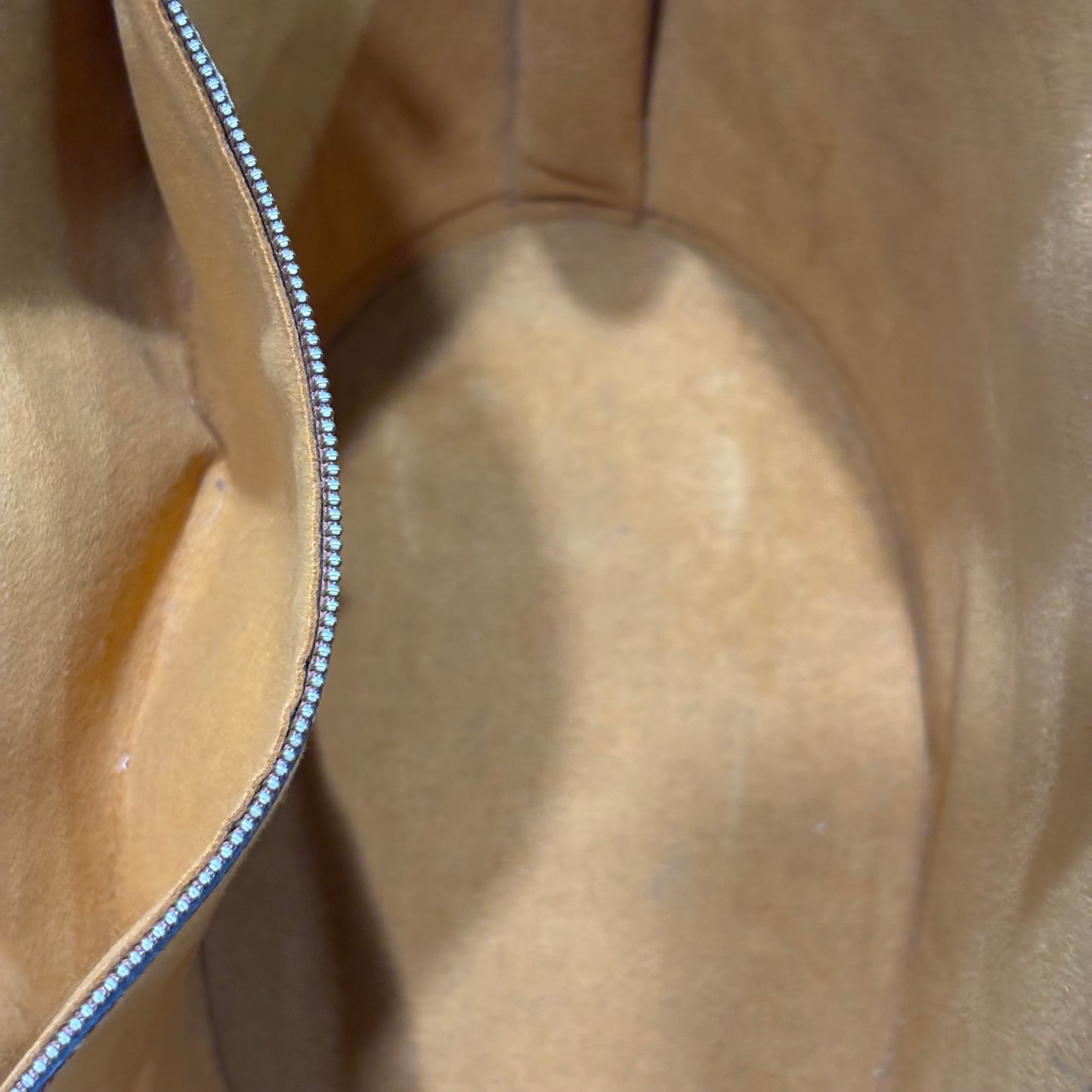 8883 LOUIS VUITTON Epi St Jacque Caramel