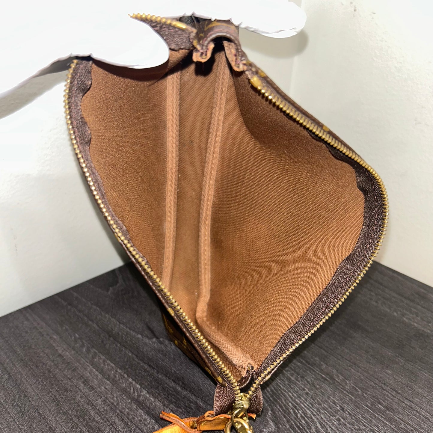 #302 LOUIS VUITTON Pochette
