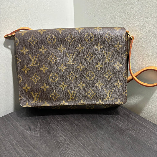 #226 LOUIS VUITTON Musette Tango Short