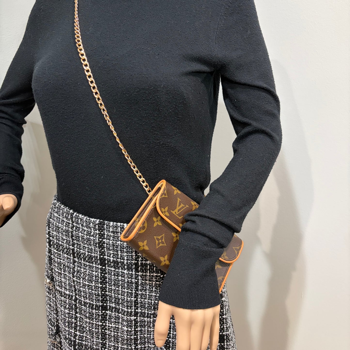 #8246 LOUIS VUITTON Monogram Florentine with Removable Chain