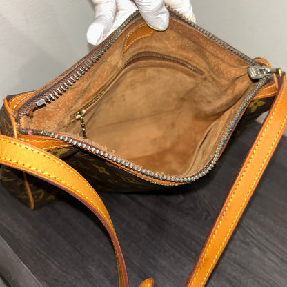 #315 LOUIS VUITTON Crossbody