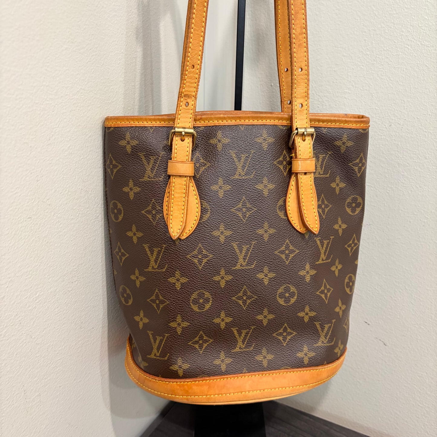 #1710 LOUIS VUITTON Monogram Bucket PM