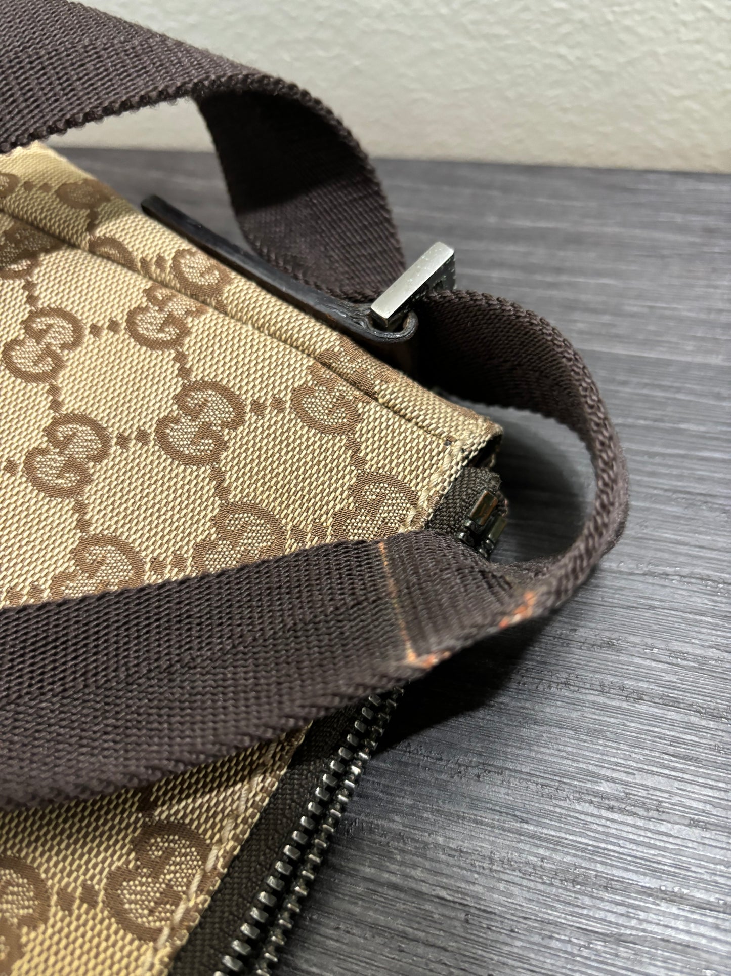 #240 Gucci Crossbody