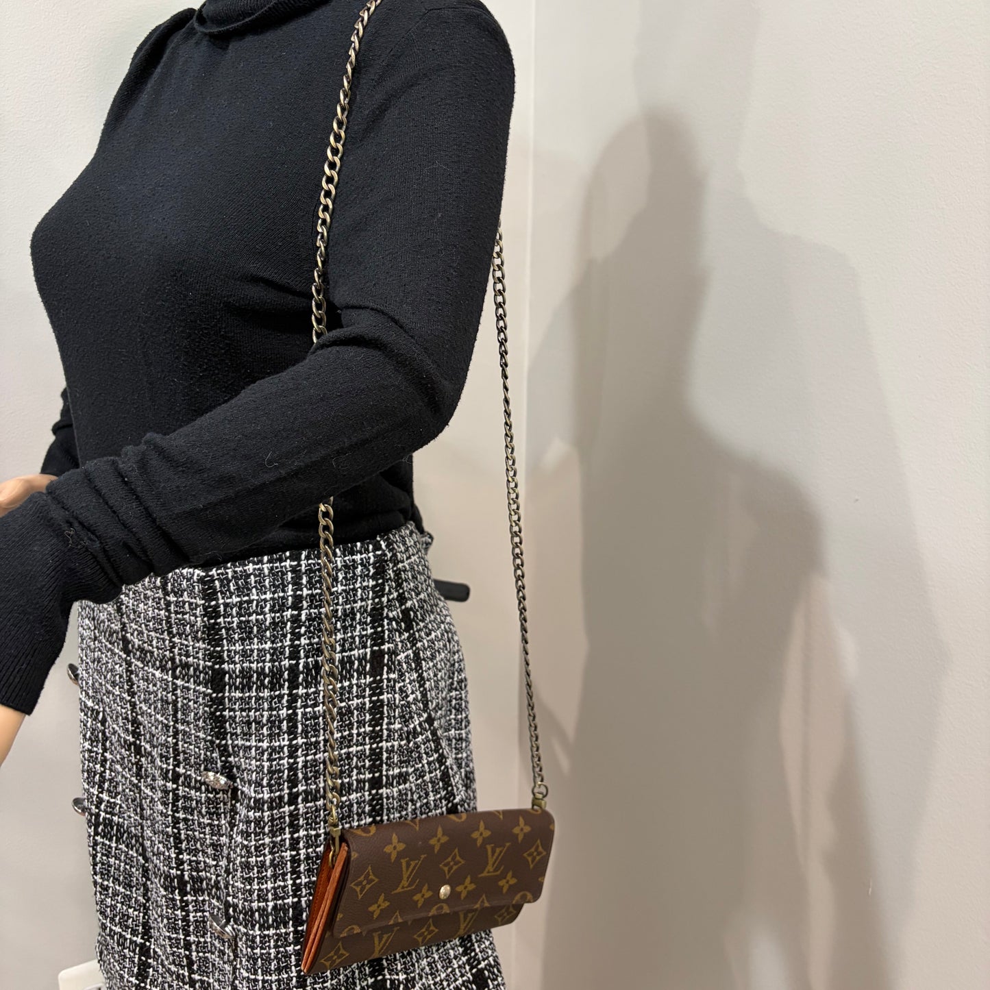 #1101-02 LOUIS VUITTON Monogram Wallet with Removable Chain