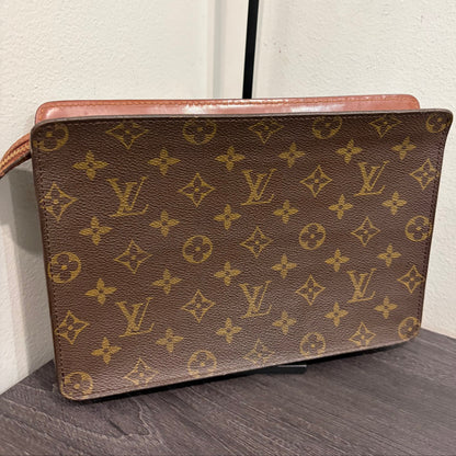 BF-04 LOUIS VUITTON Clutch