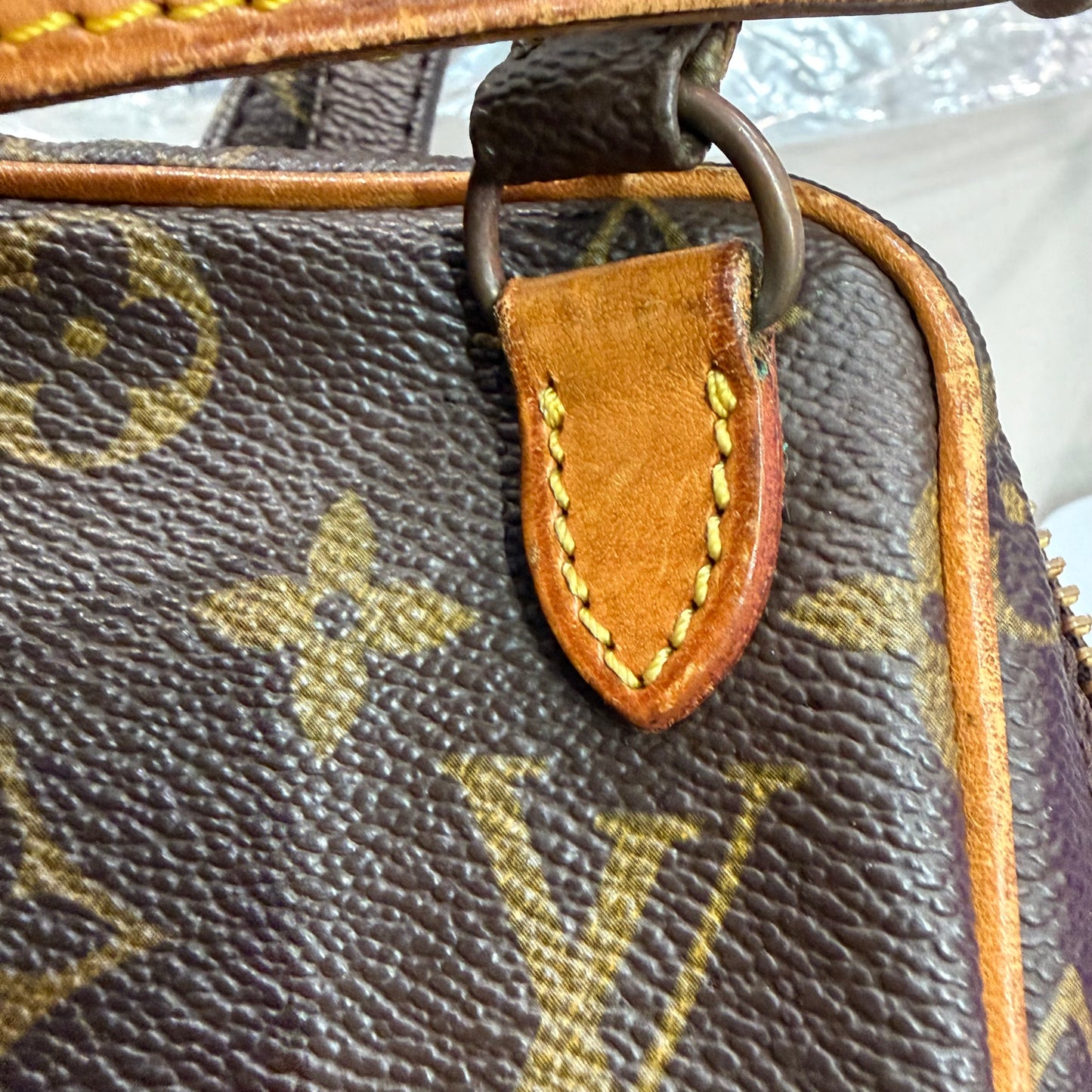 8910 LOUIS VUITTON Monogram Amazone PM Crossbody